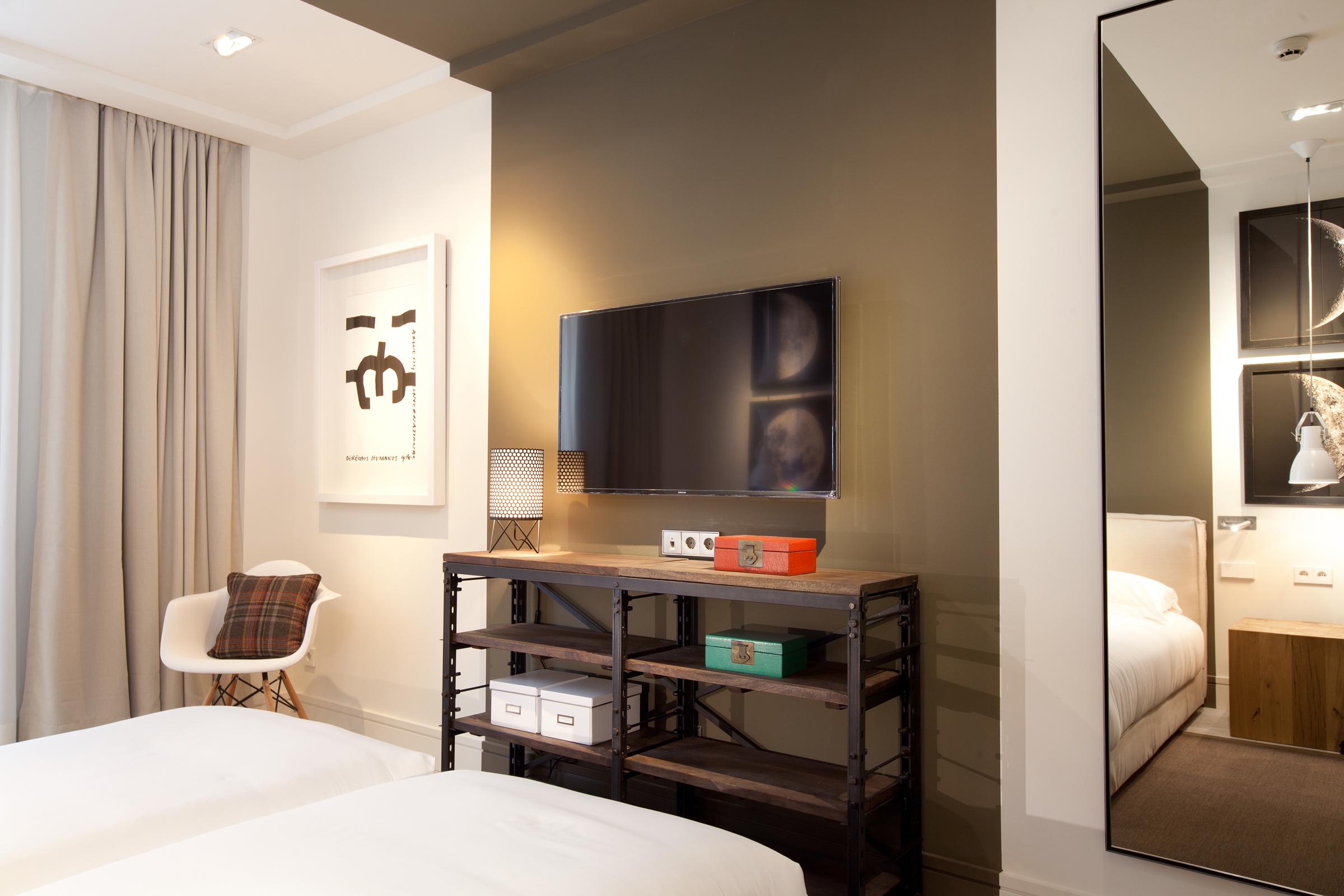 Midtown Apartment *
